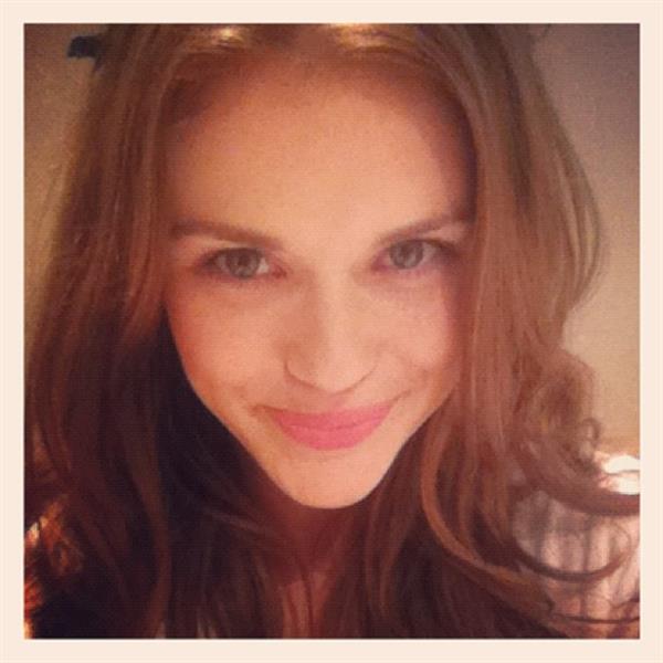 Holland Roden taking a selfie