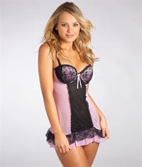 Elisandra Tomacheski in lingerie