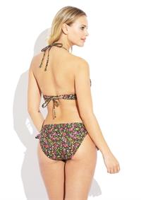 Elisandra Tomacheski in a bikini - ass