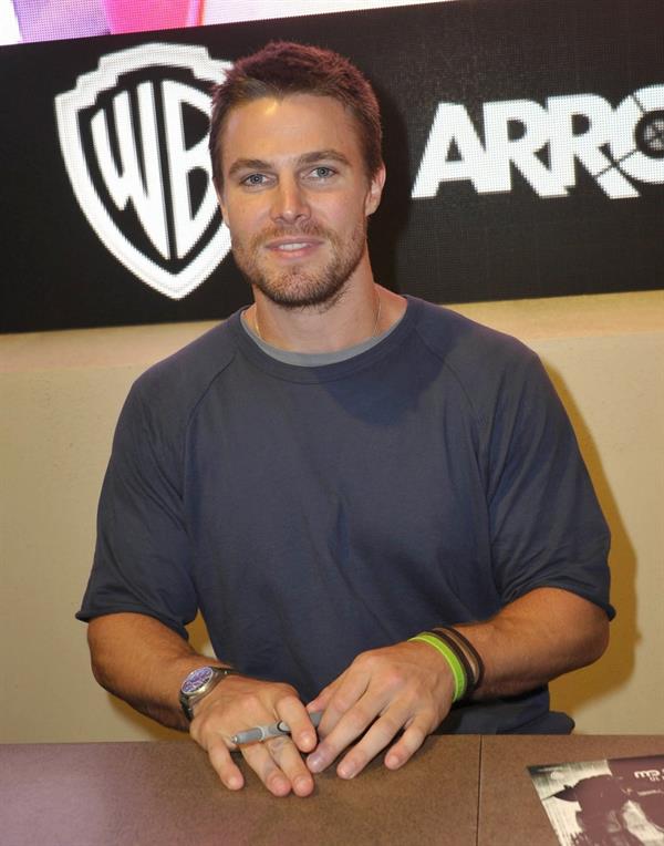 Stephen Amell