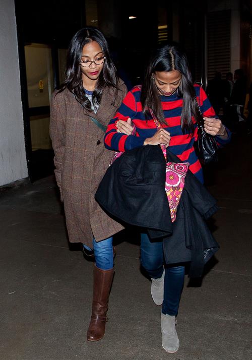 Zoe Saldana Pictures Zoe Saldana arrives at Los Angeles International Airport (05.02.2013)