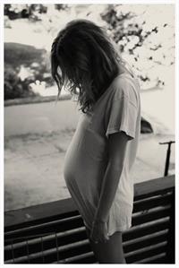 Pregnant Amanda Booth - At home - June 14, 2014  