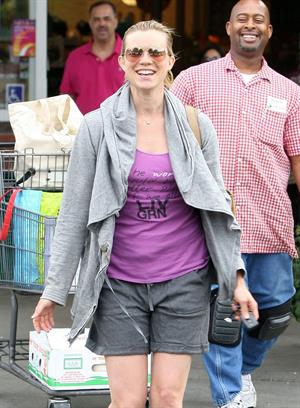 Amy Smart at Bristol Farms in Beverly Hills on July 6, 2010