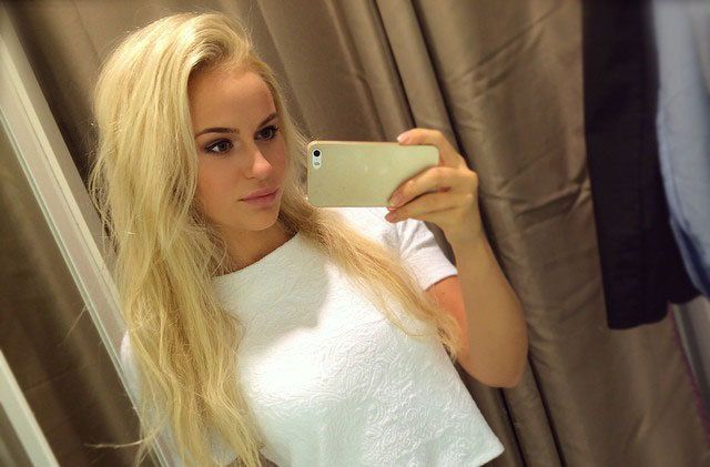 Anna Nyström taking a selfie