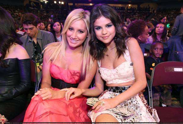 Selena Gomez Nickelodeons 25th Annual Kid's Choice Awards on March 31, 2012
