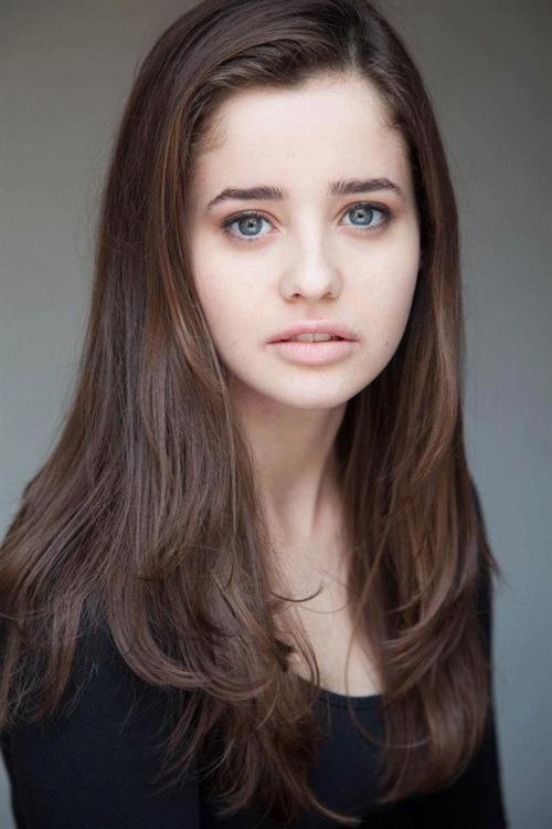 Holly Earl