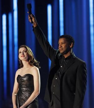 Anne Hathaway hosts the Nobel Peace Prize concert in Oslo on December 11, 2010