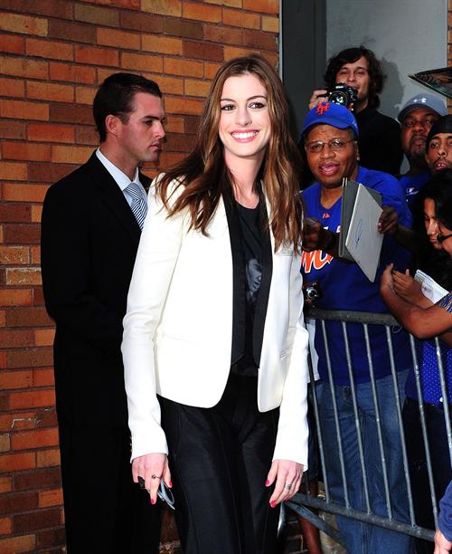 Anne Hathaway Pictures Anne Hathaway leaves the Daily Show with Jon Stewart in New York City on August 18, 2011