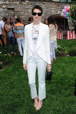 Anne Hathaway Stella McCartney Spring 2012 Presentation Dinner on June 11, 2012