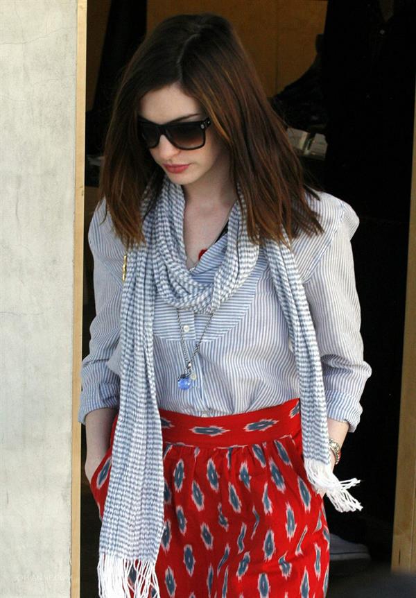 Anne Hathaway shopping in Los Angeles on March 13, 2010