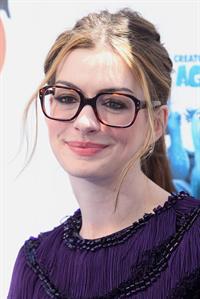 Anne Hathaway attending the Rio Los Angeles premiere on April 10, 2011
