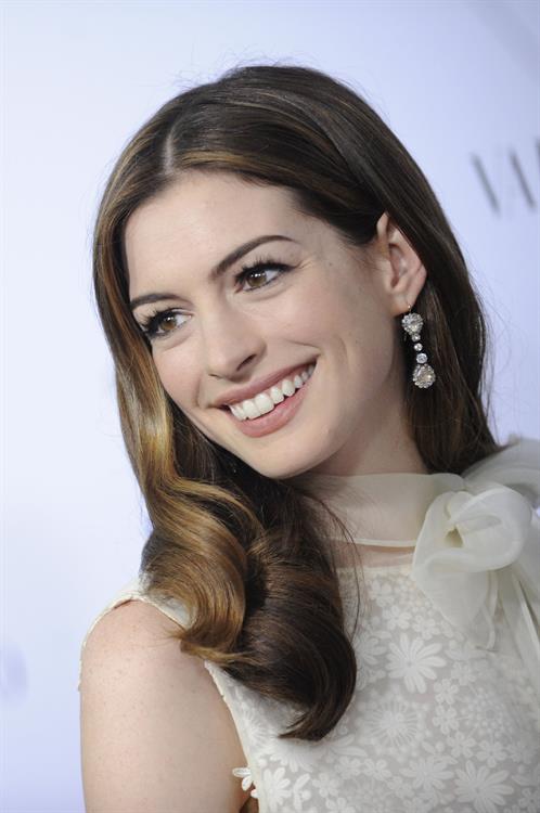 Anne Hathaway Love & Other Drugs screening at the DGA Theater in New York City on November 16, 2010