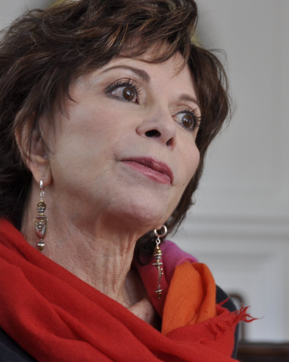 Isabel allende. Исабель Альенде. Isabel Allende интервью. Isabel Allende сейчас. Исабель Альенде в молодости.