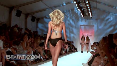 Kate Upton in a bikini - ass