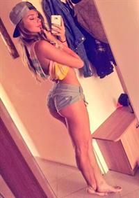 Anonymous taking a selfie and - ass