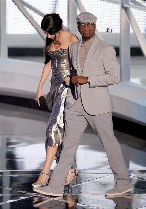 Selena Gomez attends the 2010 MTV Video Music Awards on September 12, 2010