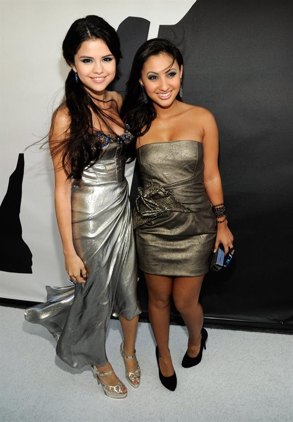Selena Gomez 2010 attending MTV video music awards on September 12, 2010