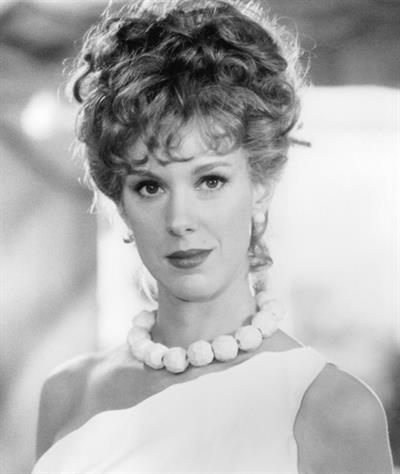 Elizabeth Perkins
