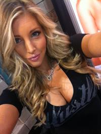 Samantha Saint taking a selfie