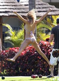 LeAnn Rimes in a bikini - ass