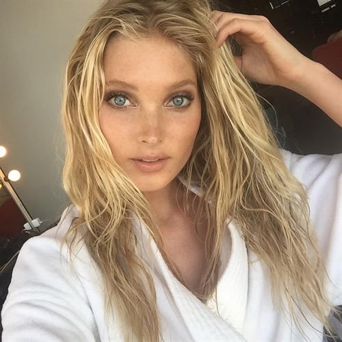 Elsa Hosk taking a selfie