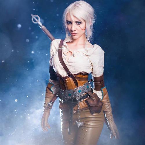 Lyz Brickley- Ciri Cosplay