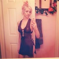 Lyz Brickley taking a selfie