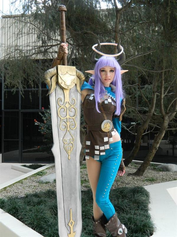 Lyz Brickley - Castanic Slayer Cosplay