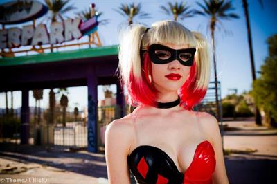 Lyz Brickley - Harley Quinn Cosplay