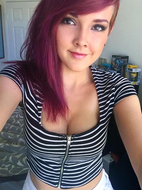 Darshelle Stevens taking a selfie