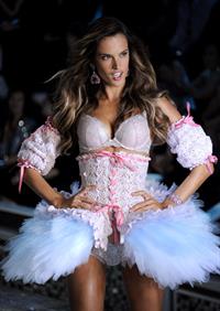 Alessandra Ambrosio in lingerie