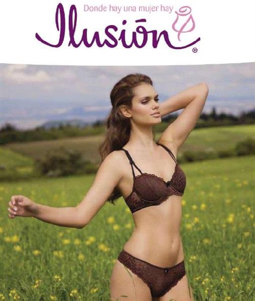 Lisalla Montenegro in lingerie