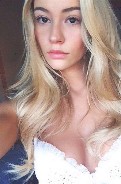 Bryana Holly taking a selfie