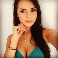 Demi Rose Mawby taking a selfie