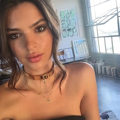 Emily Ratajkowski taking a selfie