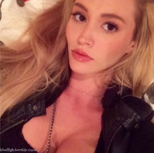 Bryana Holly taking a selfie