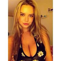 Lauren Hanley taking a selfie