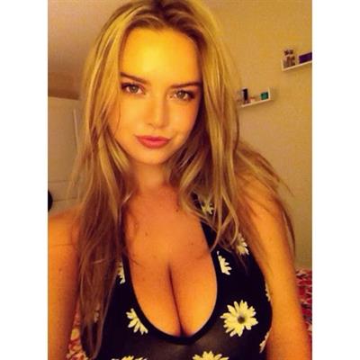 Lauren Hanley taking a selfie