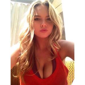 Lauren Hanley taking a selfie