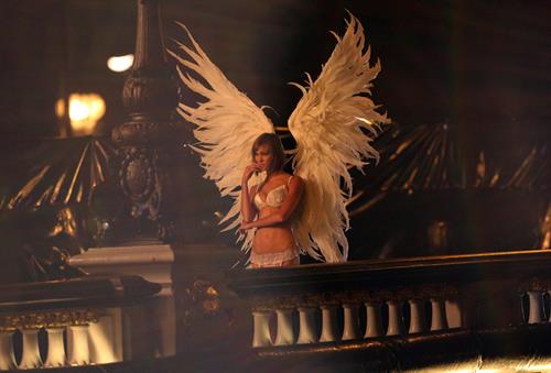 Karlie Kloss in lingerie