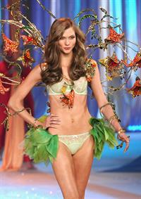 Karlie Kloss in lingerie