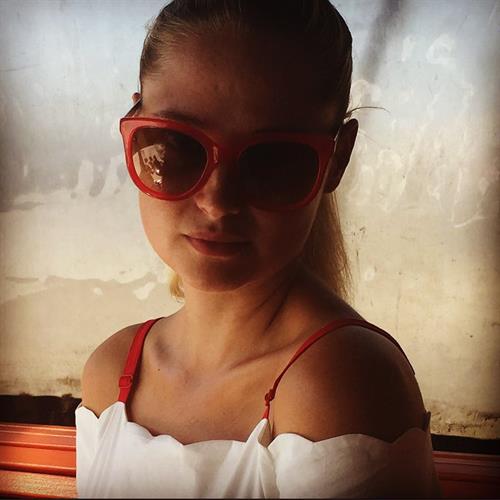 Genevieve Morton taking a selfie