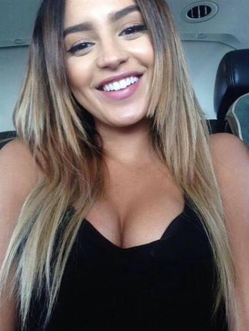 Val Mercado taking a selfie