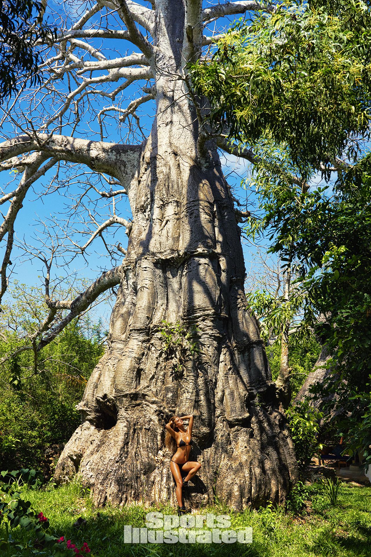 Nina Agdal - Sports Illustrated Swimsuit 2016