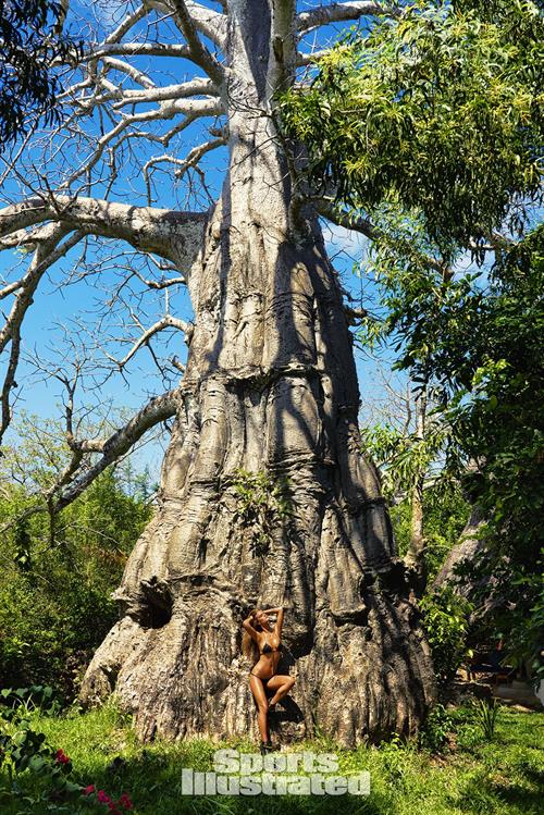 Nina Agdal - Sports Illustrated Swimsuit 2016