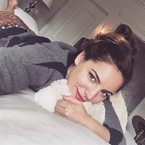 Kelly Brook taking a selfie