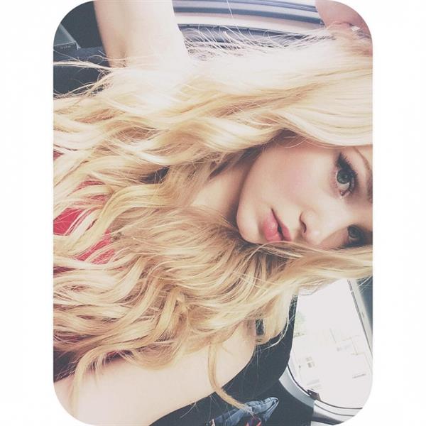 Dove Cameron taking a selfie