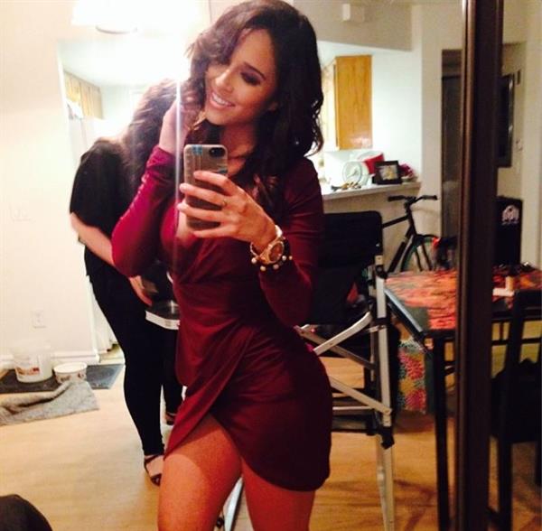 Tianna Gregory taking a selfie