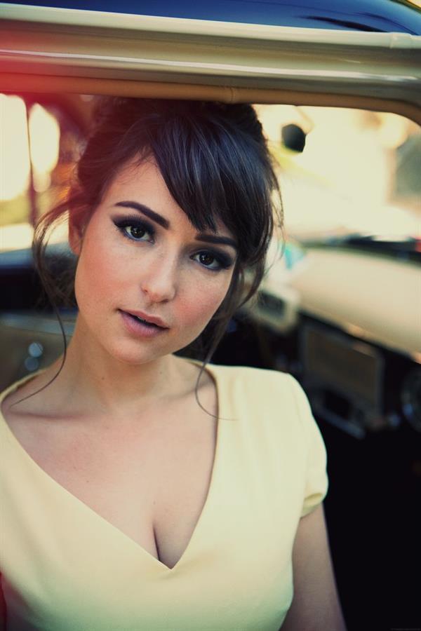 Milana Vayntrub