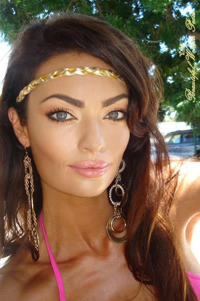 Emily Skye taking a selfie